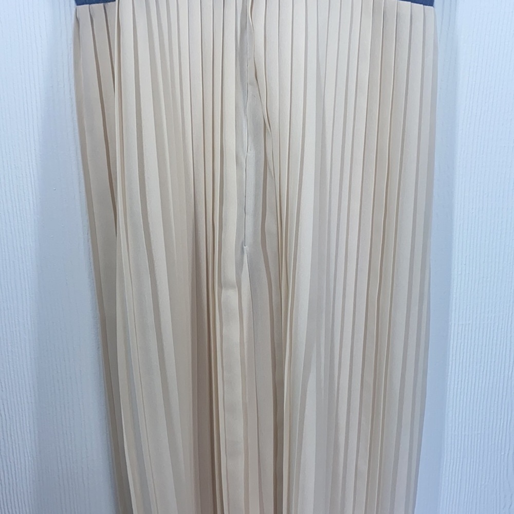 Pink Martini - Soft Chambray and Cream Pleated MIDI Dress Size Medium - Picture 8 of 11